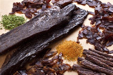  Biltong-Pfanne: Eine pikante Fusion aus südafrikanischer Wildheit und gemütlicher Hausmannskost!