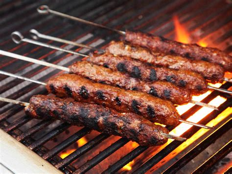  Seekh Kebab: Ein pikantes, würziges Geschmackserlebnis auf dem Grill!