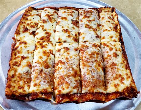  Detroit-Style Pizza: Ein knuspriger Traum mit Käse bis zum Rand!