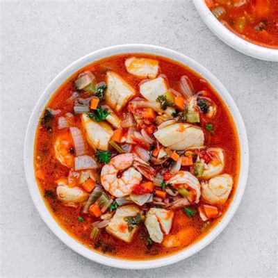  Gezhouba Fischsuppe: Eine aromatische Fusion von süßen Meeresfrüchten und pikanten Gewürzen?