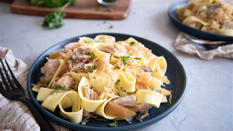  Shangluo Sauerkraut Nudeln: Kann die pikante Würze von Fermentiertes Gemüse mit der herzhaften Güte von hausgemachten Nudeln ein unvergessliches Geschmackserlebnis schaffen?